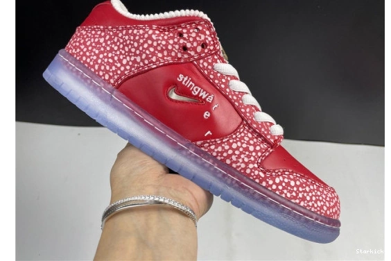 Magic Stingwater Nike Low Dunk DH7650-600 - SB Mushroom 1026